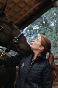 afbeelding van Online Vet Training Paard lesgever Angelica Enström-Verbaan